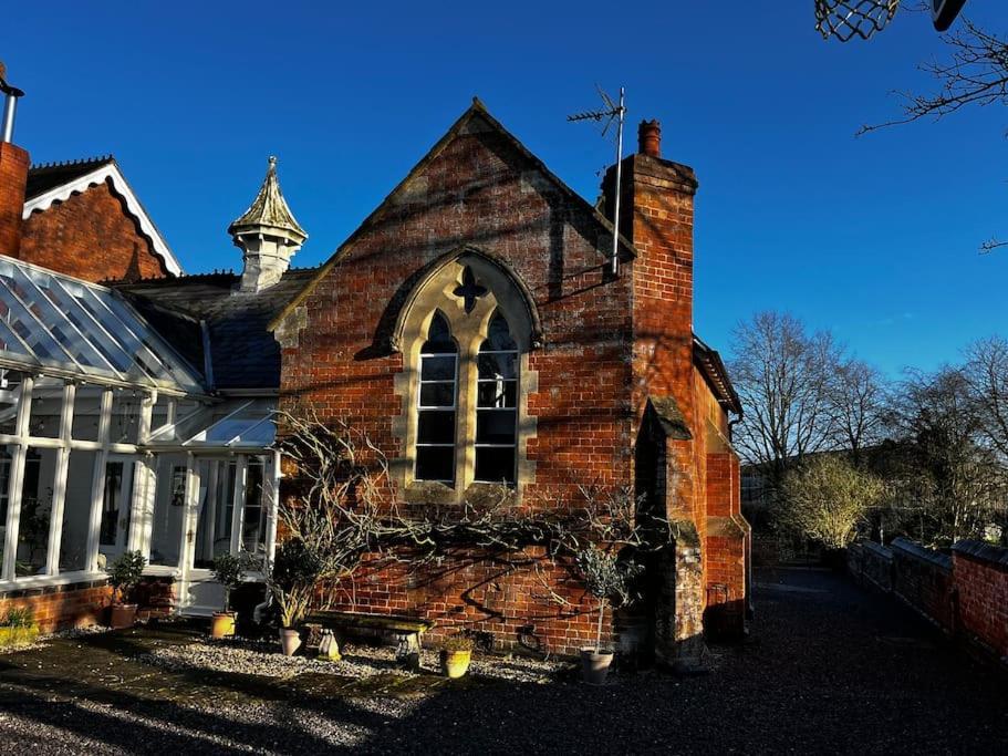Апартаменты The Old School House Retreat Tibberton  Экстерьер фото